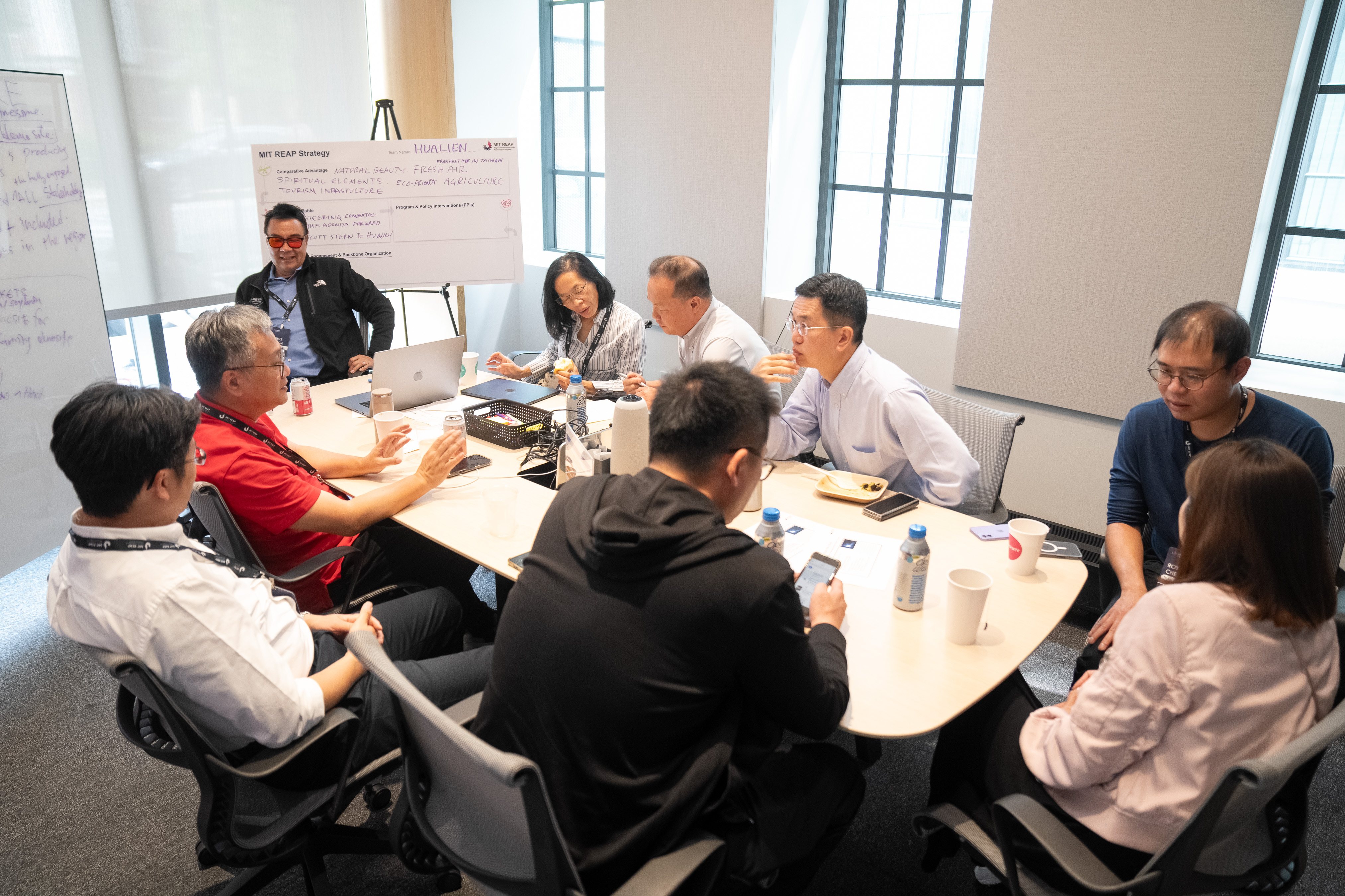 工作坊 2_Team Hualien 代表上台簡報.jpg